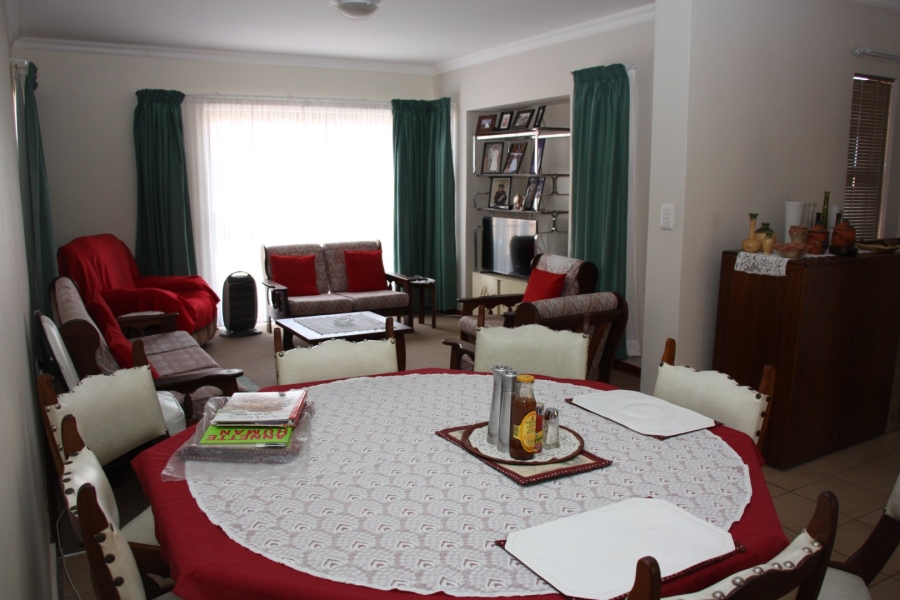 2 Bedroom Property for Sale in Langenhovenpark Free State